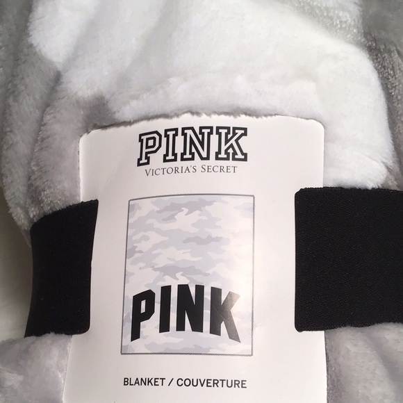 Pink VS - Camo gray white plush blanket 50 x 60 IN - Picture 4 of 6